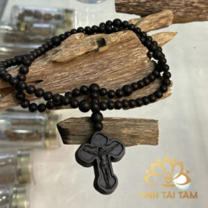 dây chuyền trầm hương mặt thánh giá